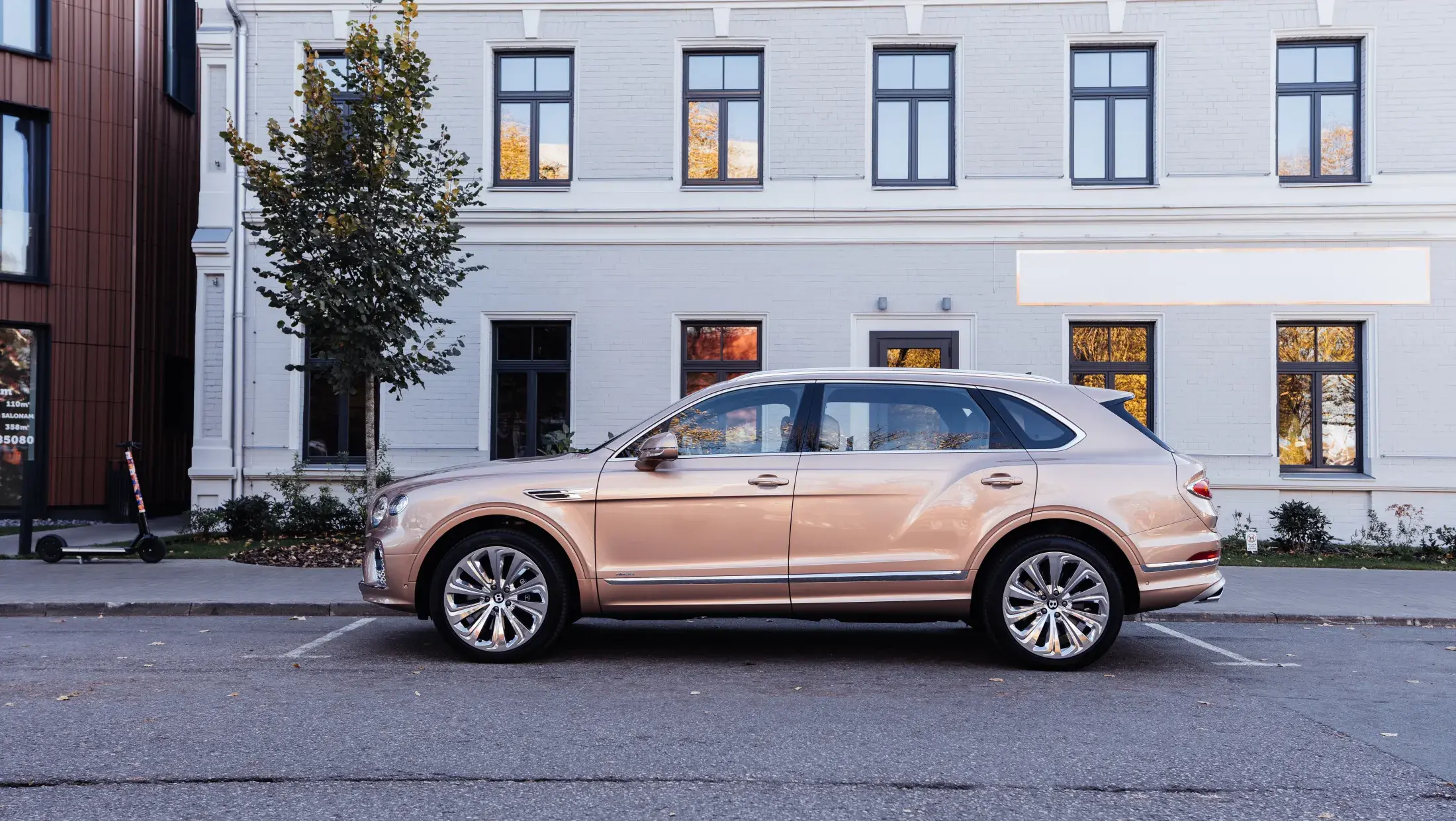 Bentayga EWB Azure